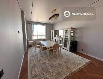 4-комнатная квартира, этаж 8 из 16, 140 м²