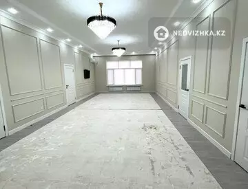 5-комнатная квартира, этаж 1 из 1, 225 м²