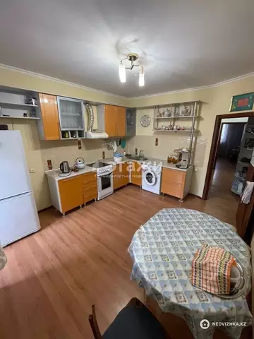 2-комнатная квартира, этаж 3 из 9, 67 м²