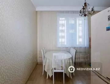 2-комнатная квартира, этаж 8 из 15, 64 м²