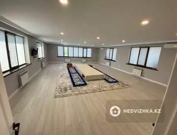 10-комнатный дом, 6 соток, 450 м²