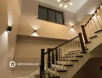 10-комнатный дом, 6 соток, 450 м²