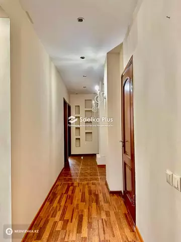 3-комнатная квартира, этаж 2 из 10, 77 м²