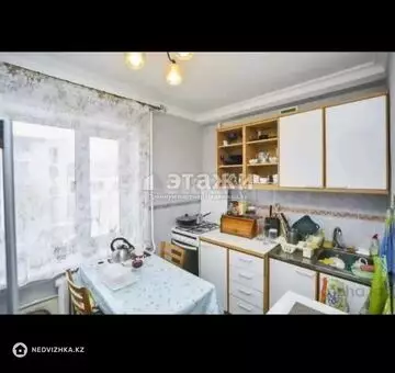 3-комнатная квартира, этаж 4 из 5, 61 м²