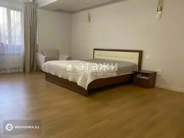 4-комнатная квартира, этаж 5 из 10, 106 м²