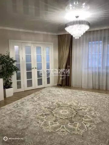 3-комнатная квартира, этаж 9 из 10, 103 м²