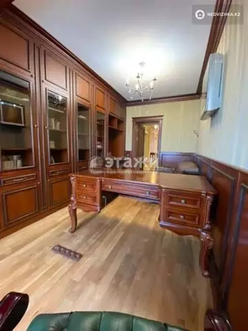 5-комнатная квартира, этаж 10 из 13, 217 м²