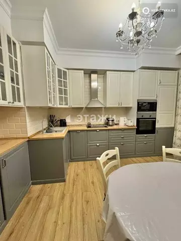3-комнатная квартира, этаж 2 из 10, 102 м²