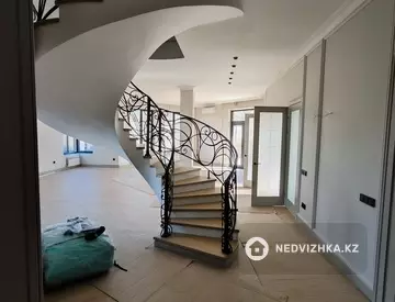 7-комнатный дом, 1100 соток, 1 100 м²