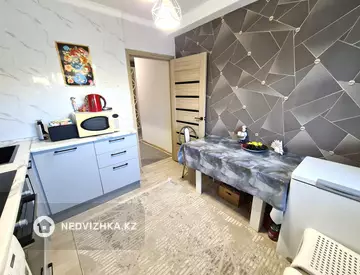 2-комнатная квартира, этаж 1 из 10, 51 м²