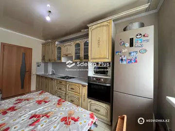 4-комнатная квартира, этаж 8 из 9, 90 м²