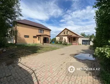 7-комнатный дом, 10 соток, 220 м²