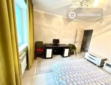 3-комнатная квартира, этаж 8 из 9, 81 м²