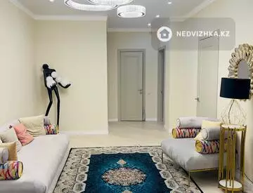 2-комнатная квартира, этаж 4 из 5, 81 м²