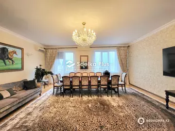 4-комнатная квартира, этаж 8 из 9, 166 м²