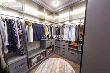 5-комнатная квартира, этаж 7 из 8, 226 м²