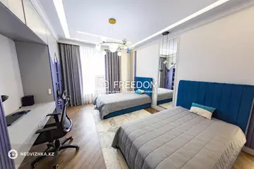 5-комнатная квартира, этаж 7 из 8, 226 м²
