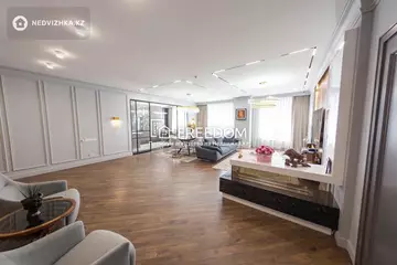5-комнатная квартира, этаж 7 из 8, 226 м²