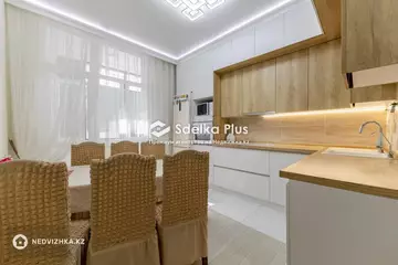 4-комнатная квартира, этаж 3 из 17, 130 м²