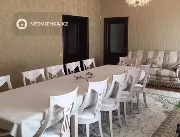 7-комнатный дом, 10 соток, 425 м²