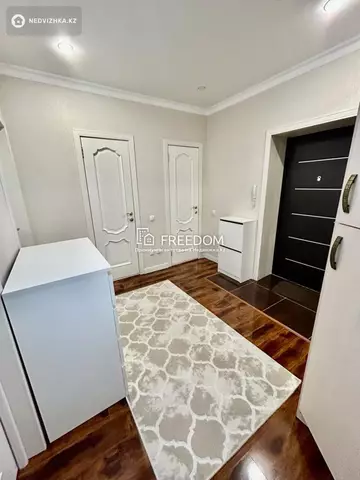 2-комнатная квартира, этаж 8 из 9, 67 м²