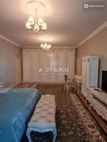 5-комнатная квартира, этаж 17 из 20, 209 м²