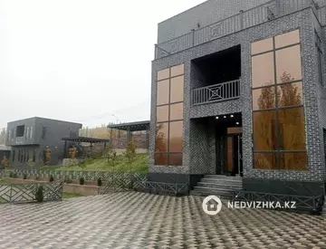 8-комнатный дом, 15 соток, 240 м²