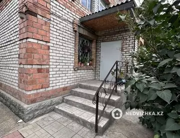 5-комнатный дом, 12 соток, 230 м²