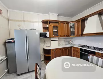 4-комнатная квартира, этаж 8 из 9, 95 м²