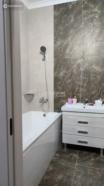 3-комнатная квартира, этаж 2 из 18, 96 м²