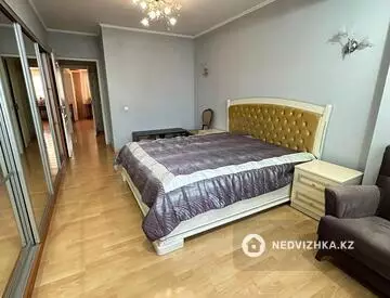 4-комнатная квартира, этаж 5 из 5, 116 м², на длительный срок