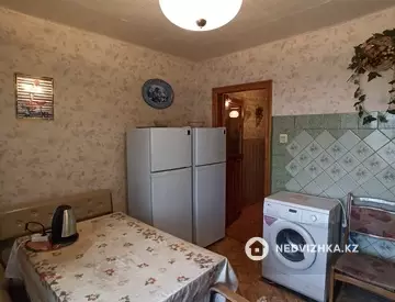 3-комнатная квартира, этаж 4 из 6, 93 м²