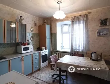 3-комнатная квартира, этаж 4 из 6, 93 м²