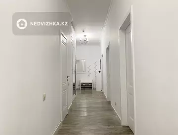 4-комнатная квартира, этаж 10 из 18, 122 м²