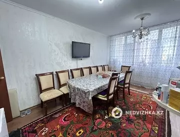 2-комнатная квартира, этаж 7 из 10, 72 м²