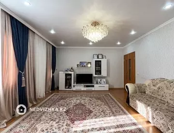 3-комнатная квартира, этаж 8 из 9, 100 м²