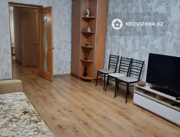 3-комнатная квартира, этаж 4 из 5, 63 м², на длительный срок