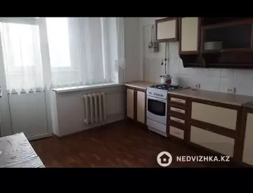 3-комнатная квартира, этаж 3 из 5, 90 м², на длительный срок