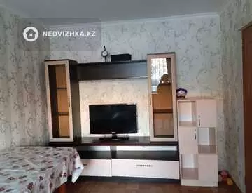 3-комнатная квартира, этаж 1 из 5, 64 м², на длительный срок