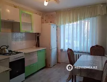 3-комнатная квартира, этаж 1 из 5, 64 м², на длительный срок