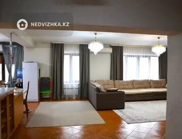 4-комнатная квартира, этаж 4 из 5, 120 м²