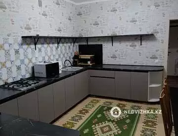 2-комнатная квартира, этаж 5 из 6, 76 м², на длительный срок