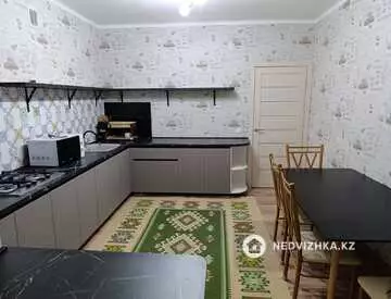 2-комнатная квартира, этаж 5 из 6, 76 м², на длительный срок