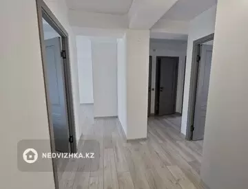 3-комнатная квартира, этаж 4 из 3, 80 м²