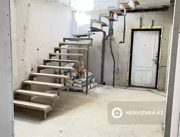 4-комнатная квартира, этаж 5 из 5, 200 м²