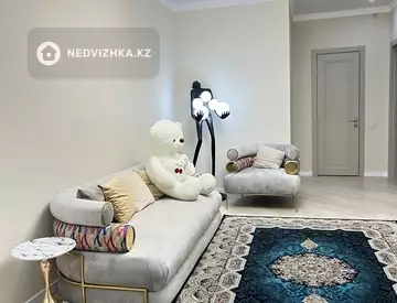 2-комнатная квартира, этаж 4 из 5, 80 м²