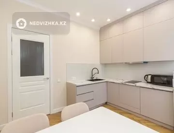 1-комнатная квартира, этаж 2 из 12, 43 м², посуточно