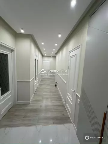 4-комнатная квартира, этаж 4 из 7, 130 м²