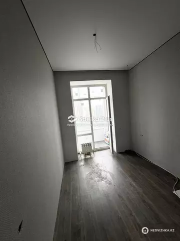 1-комнатная квартира, этаж 10 из 12, 39 м²