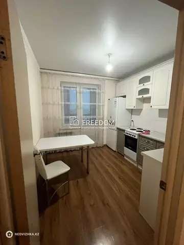 1-комнатная квартира, этаж 8 из 24, 39 м²